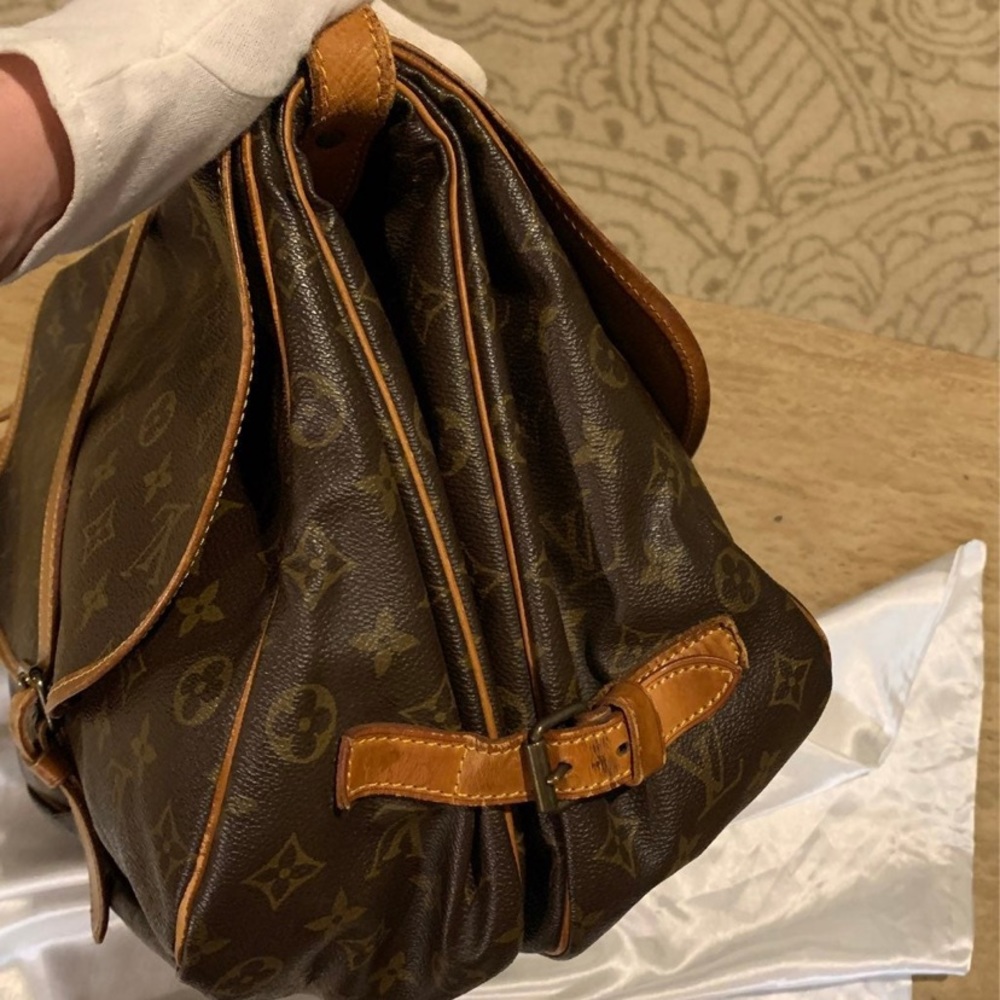 đź”´SOLDđź”´Authenticated Louis Vuitton Saumur Bag - Picture 4 of 10